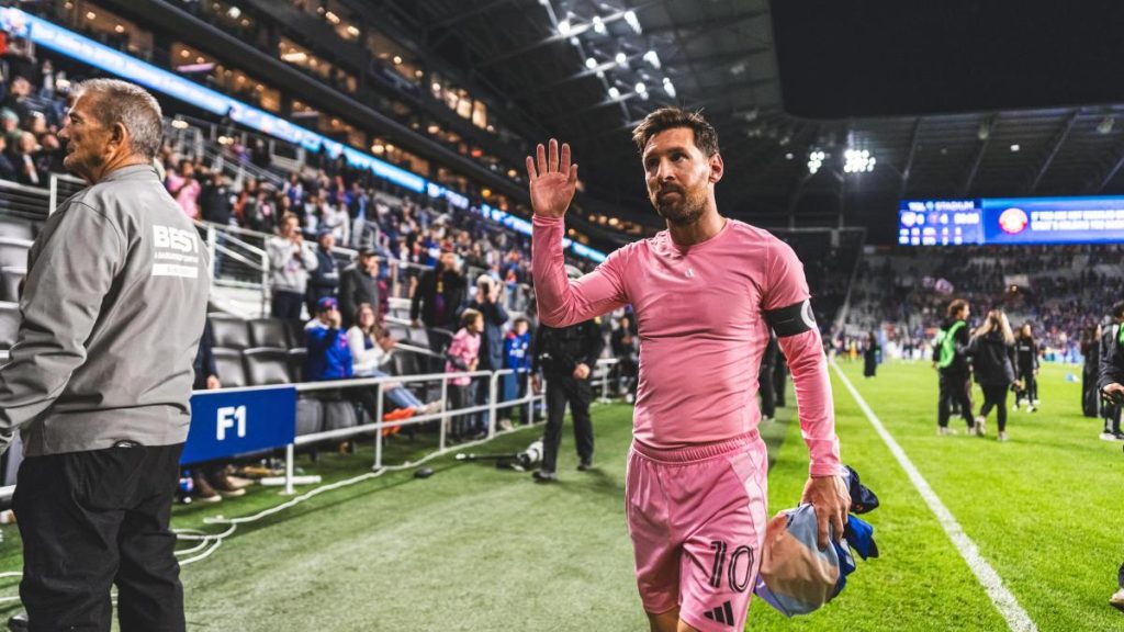 Leo Messi, for the crown of 'King of America'