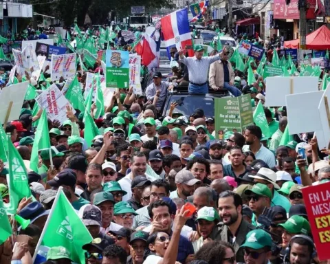 Leonel Fernández advierte al PRM: “Que recojan sus maletas, se van en 2028”