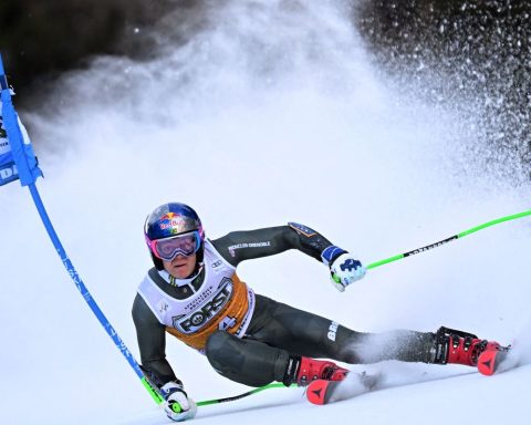 Lucas Pinheiro wins silver in Alpine Skiing World Cup stage