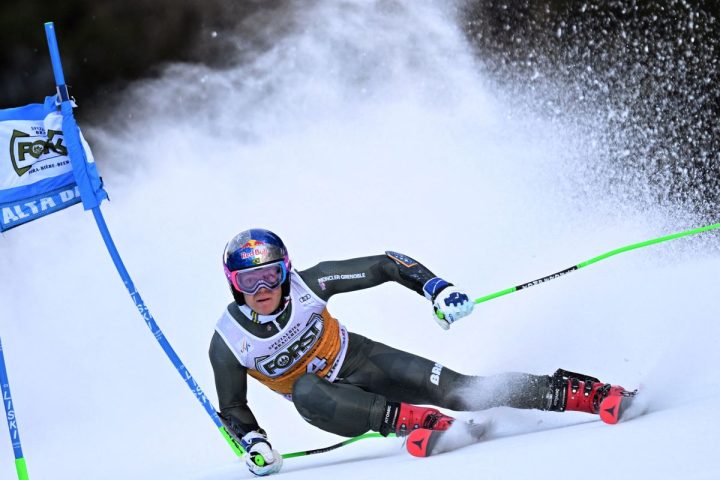 Lucas Pinheiro wins silver in Alpine Skiing World Cup stage