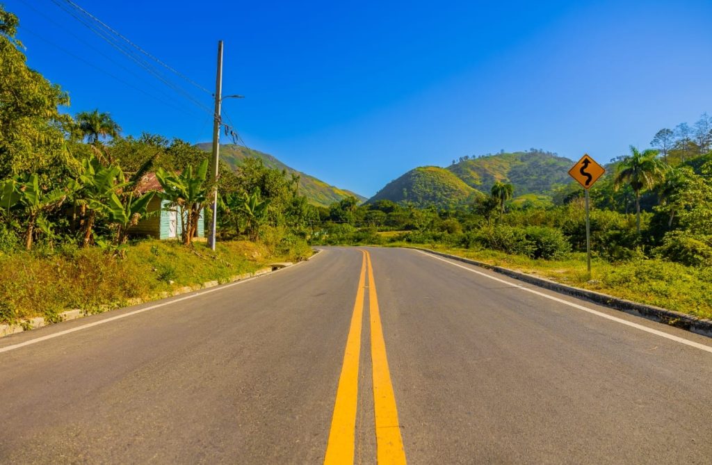 Luis Abinader inaugurates the highway linking El Cercado-Hondo Valle-Juan Santiago