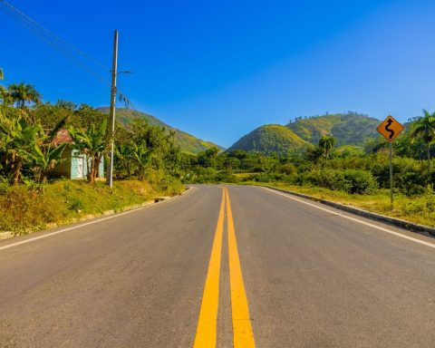 Luis Abinader inaugurates the highway linking El Cercado-Hondo Valle-Juan Santiago