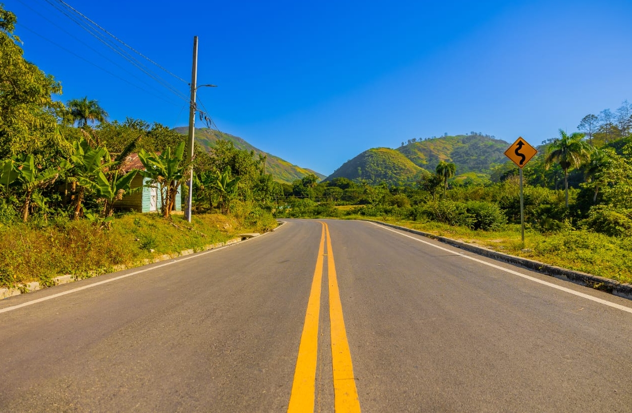 Luis Abinader inaugurates the highway linking El Cercado-Hondo Valle-Juan Santiago