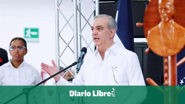 Luis Abinader leads Christmas lunch with the DR Navy