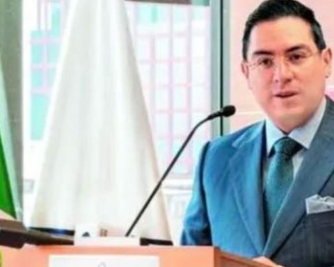 Luxury houses, withdrawn visa and fiscal huachicol: who is Alex Tonatiuh, "Lord Watches" and former customs official