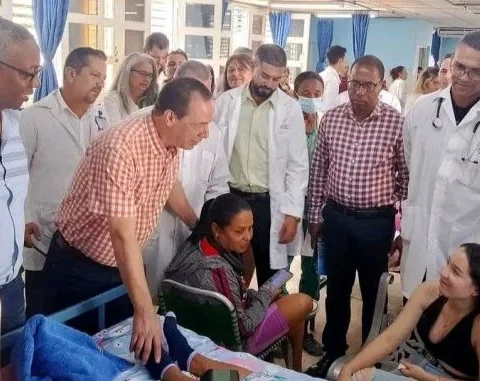 Visita del MINSAP al hHospital General Universitario "Vladimir Ilich Lenin", de Holguín