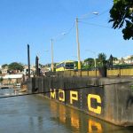 MOPC anuncia cierre puente flotante río Ozama para paso de embarcación