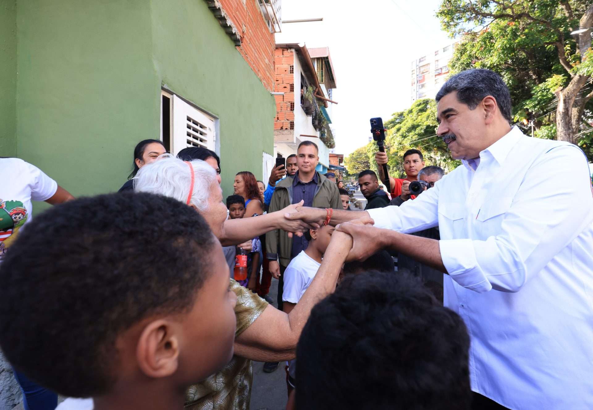 Maduro approved acoustic shell in the Amalivaca Commune