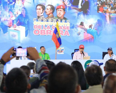 Maduro asked the Working Class to activate protests against imperial piracy