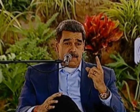 Maduro proposes three keys to the country's development