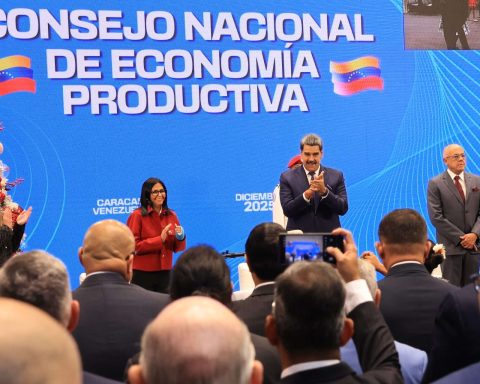 Maduro signed protocol to promote non-oil exports