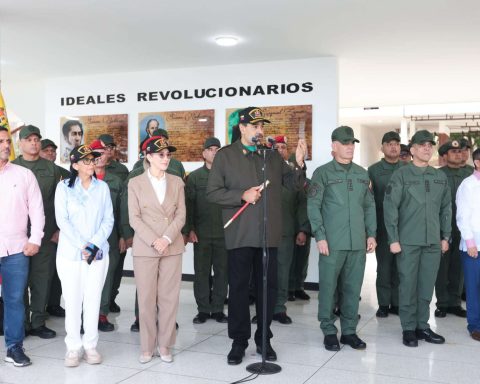 Maduro: the FANB must transmit its doctrine to the people