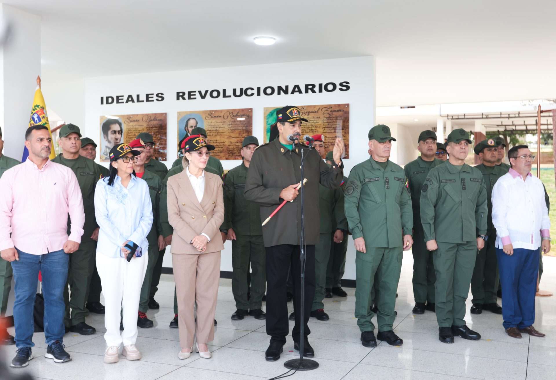 Maduro: the FANB must transmit its doctrine to the people