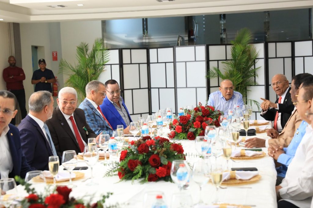 Major General Guzmán Peralta organizes historic meeting that honors the police legacy