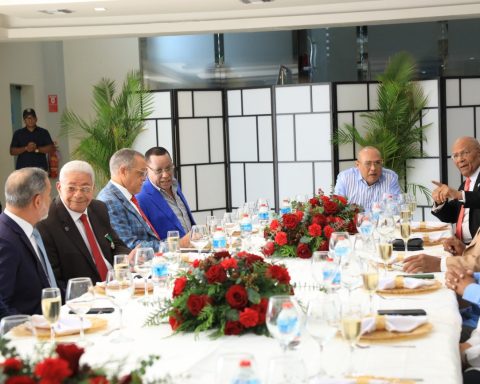 Major General Guzmán Peralta organizes historic meeting that honors the police legacy