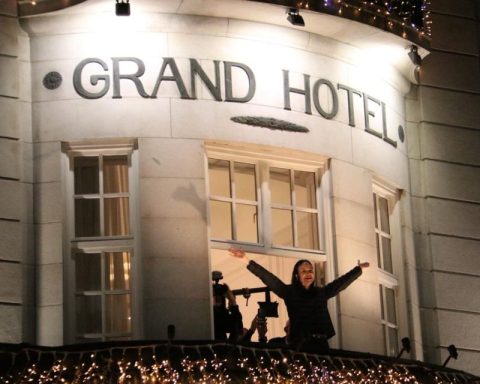 María Corina Machado appears in Oslo and greets the Venezuelans gathered there