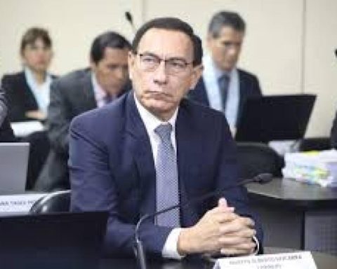 Martín Vizcarra is transferred to the Ate Vitarte Hospital due to a severe hypertensive crisis