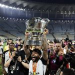 Memphis Depay gives the Brazilian Cup to Corinthians