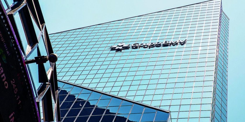 Mexican stock market operates with losses; Banorte and Grupo Carso lead the declines