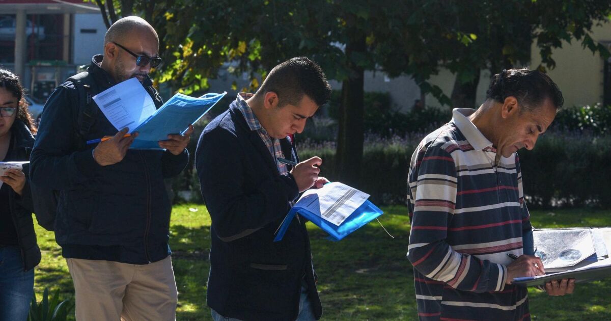 Mexico loses a million employed people in November, compared to the previous month