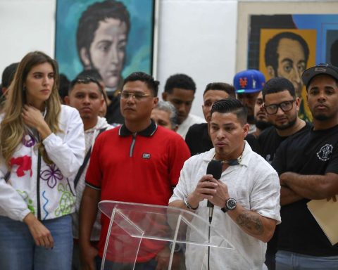 Migrants denounce torture in Cecot