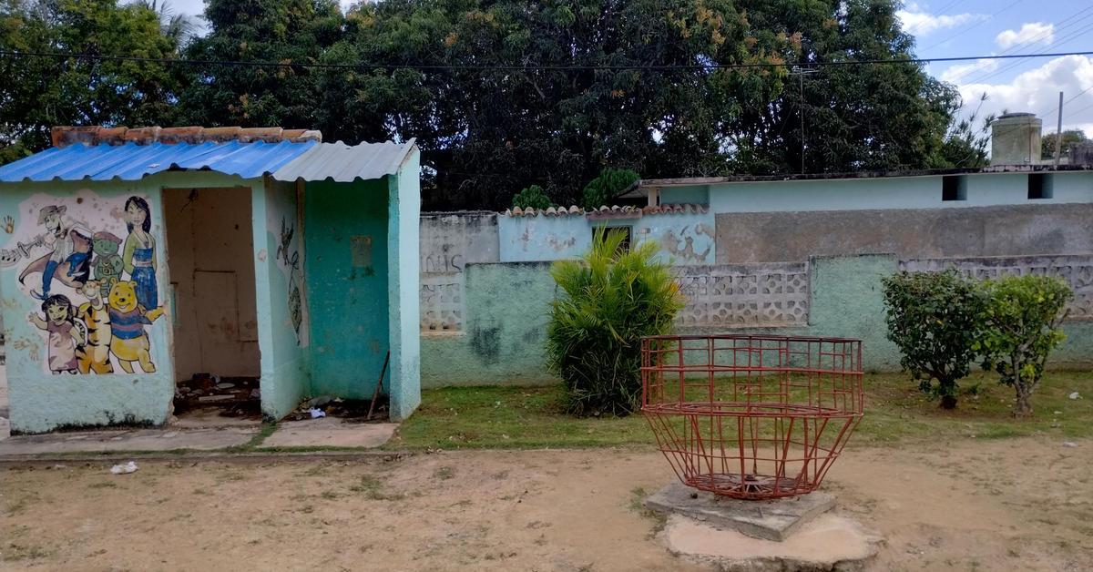 Monserrate and the Watkins Zoological Park reflect the ruin of recreational spaces in Matanzas