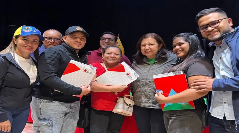 More than 200 Caracas families receive decent and own homes