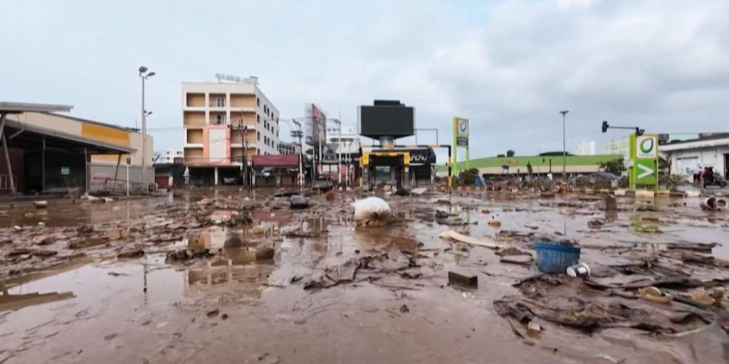 More than a thousand dead after devastating floods in Asia
