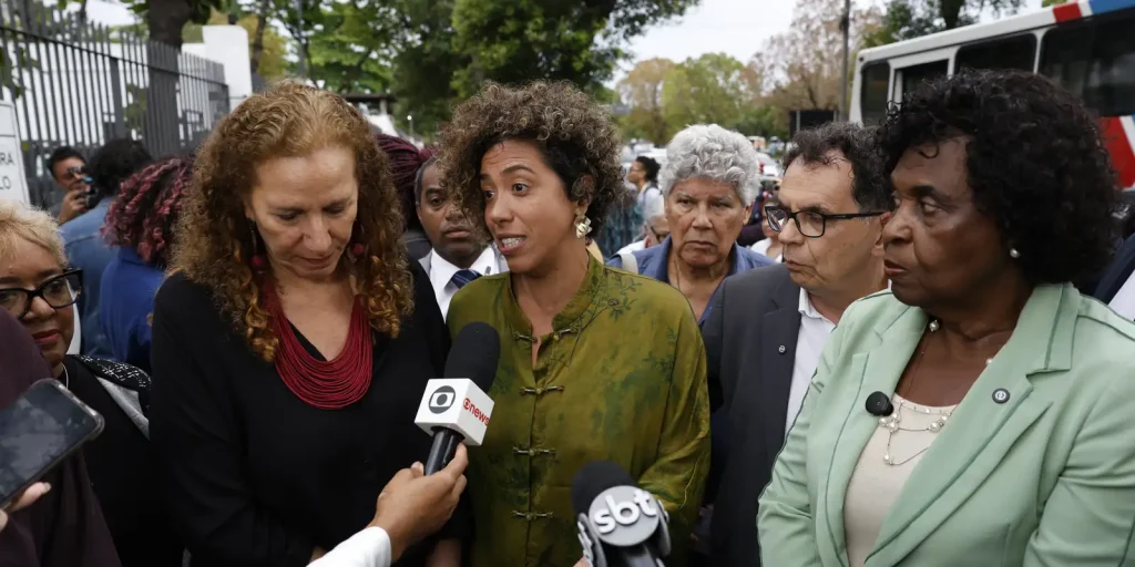 Motta goes back and maintains a security escort for the PSOL deputy