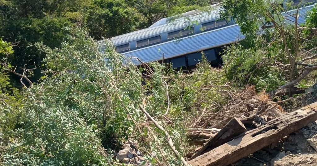 Navy confirms 13 people killed by Interoceanic Train derailment