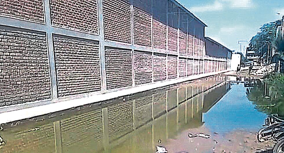 Neighbors demand to solve the collapse of drains in Piura