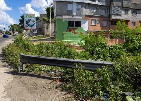 Neighbors report abandonment in “the cursed hole” of Quita Sueño