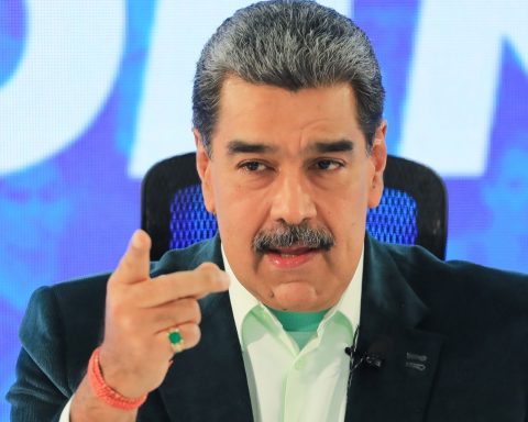 Nicolás Maduro: "Trade will continue here and there of our oil"