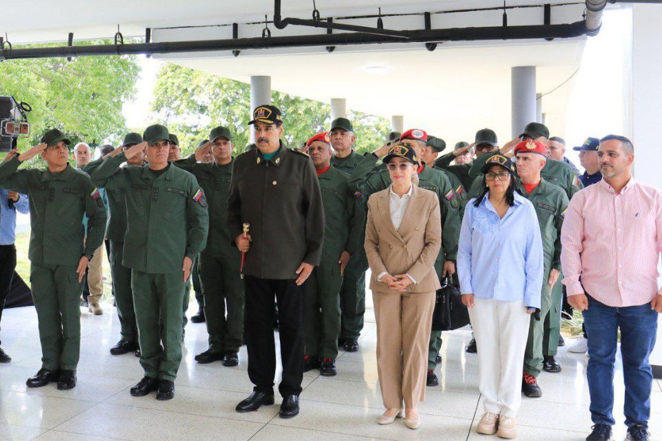 Nicolás Maduro salutación 2