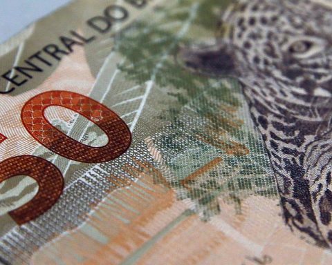 Nonprofit foundations pay higher salaries than companies