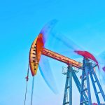 Oil prices close with losses due to geopolitical tensions and fear of oversupply