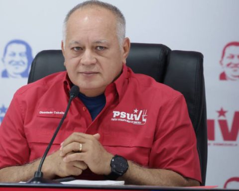 Orientations from Commander Chávez remain in force every day in the town