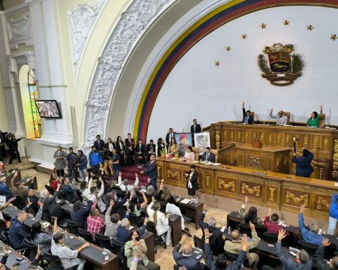 Parliament advances discussion of bill to withdraw from ICC action