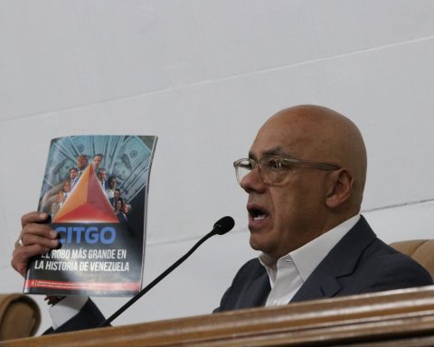 Parliament asks to strip the nationality of five opponents for Citgo