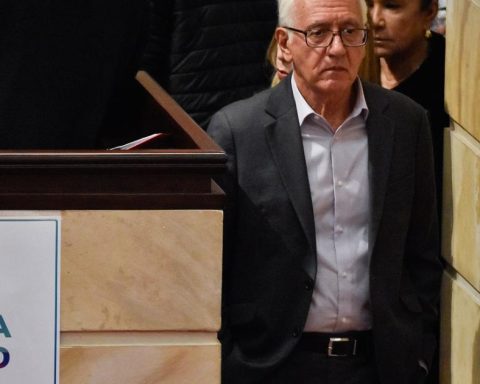 Patients and unions demand clarity and actions after the health reform file