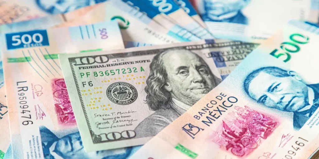 Peso advances against the dollar; wait for the last announcement from Banxico in the year