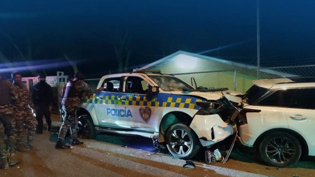 Policía y DIGESETT investigan accidente de unidad patrullera que dejó un muerto en Villa González