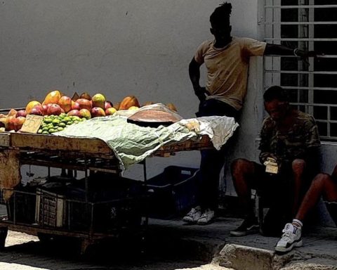 Police seize four forklifts from unlicensed vendors near the 17th and K market