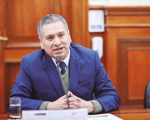 Popular Action will expel Luis Aragón as a traitor