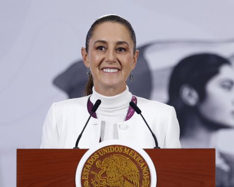 President of Mexico confirms oil shipments to Cuba