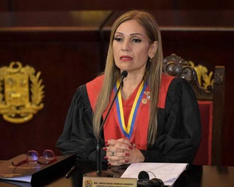 President of the TSJ asks the justices of the peace to maintain unity in the face of "threats" from the US