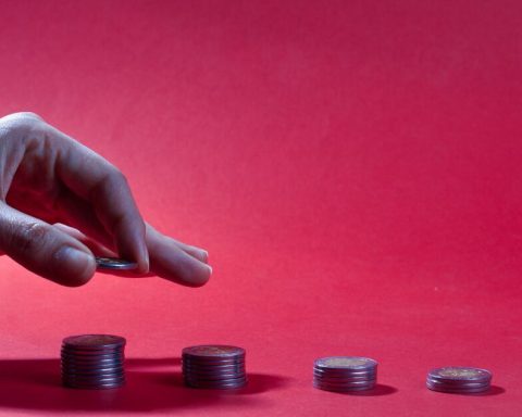 Public spending cuts help reduce Treasury debts