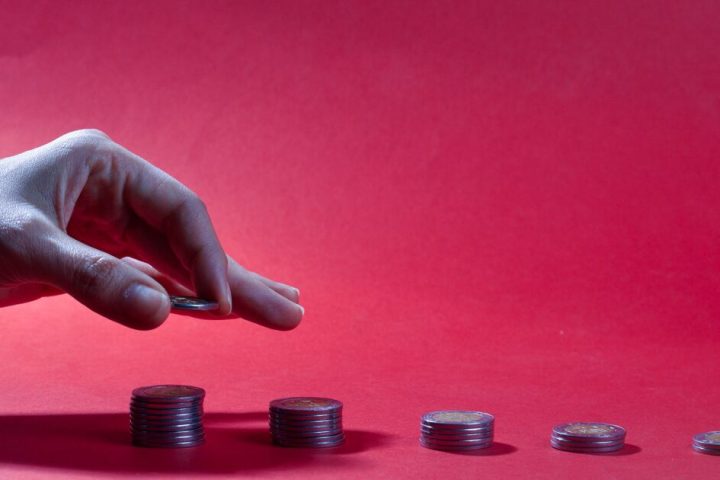 Public spending cuts help reduce Treasury debts