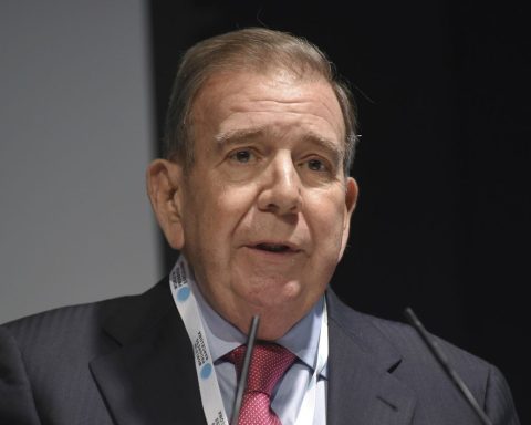 “Punishing third parties is a practice that confirms the confusion between power and impunity,” denounces Edmundo González after sentencing his son-in-law.