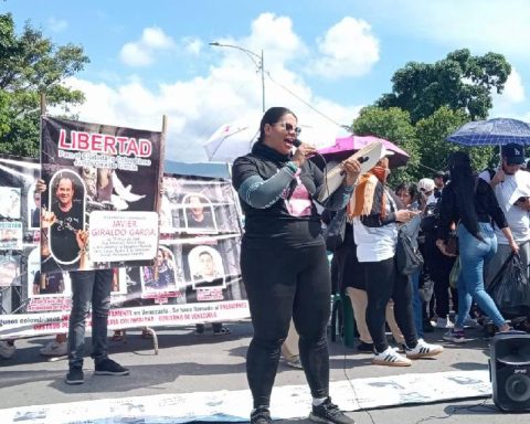 Relatives of Colombians detained by Maduro once again block the border area between Colombia and Venezuela